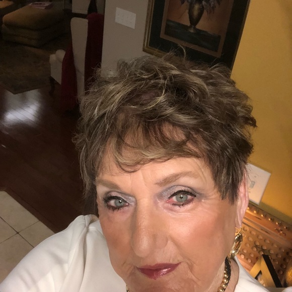 Meet your Posher, Onie - Picture 2 of 4